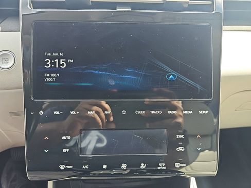 Certified 2023 Hyundai Tucson Limited AWD/4WD image 19