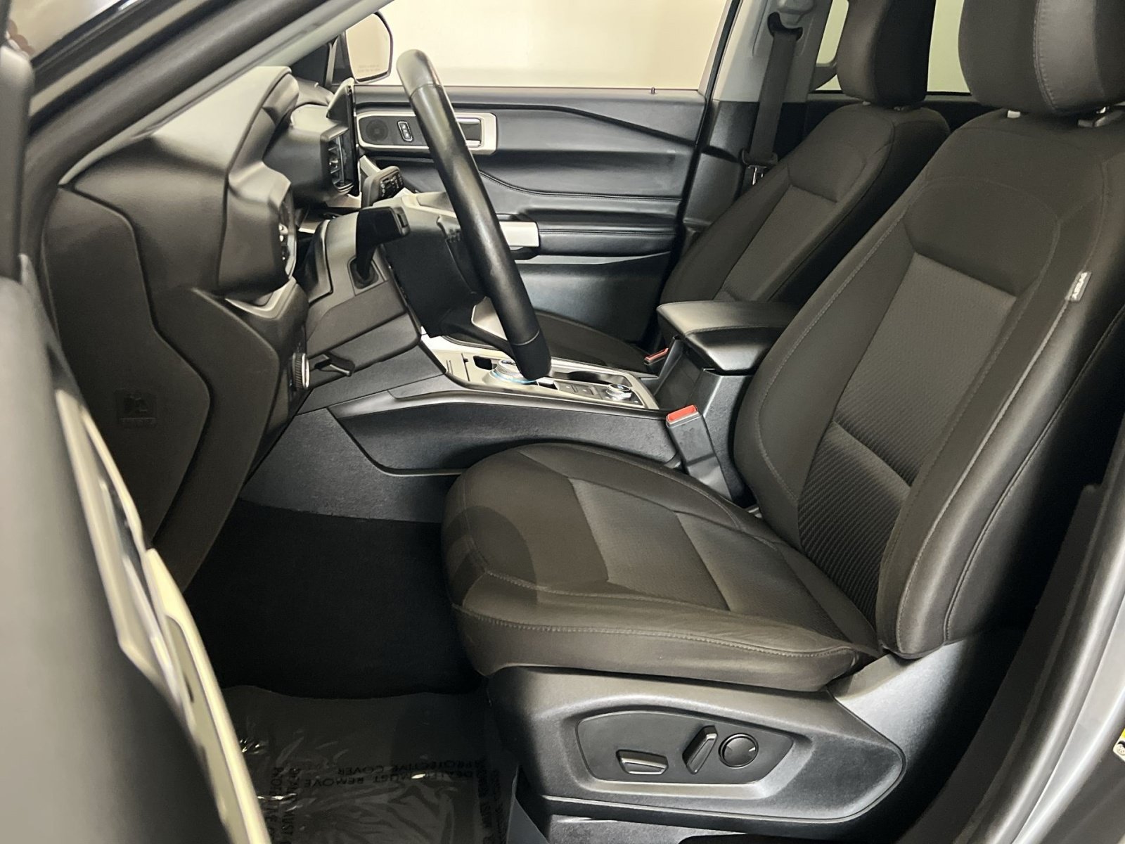 Used 2023 Ford Explorer XLT AWD/4WD image 12