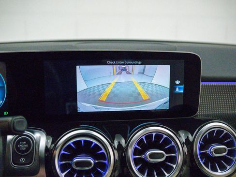 Used 2020 Mercedes-Benz GLB 250 4MATIC image 25