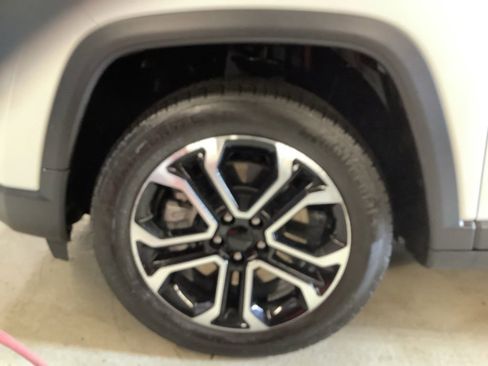 Used 2023 Jeep Compass Limited image 11