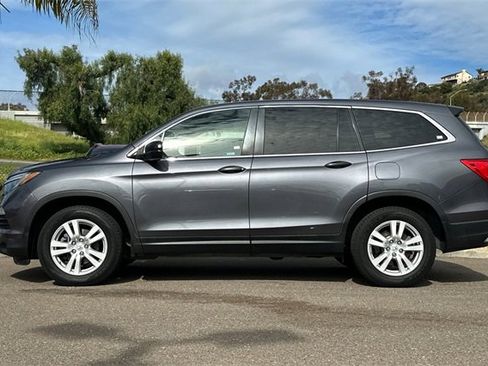 Certified 2018 Honda Pilot LX image 9