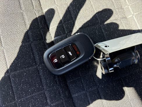 Used 2025 Honda HR-V LX image 29