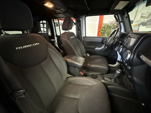 Used 2016 Jeep Wrangler Unlimited Rubicon w/ Connectivity Group AWD/4WD image 21