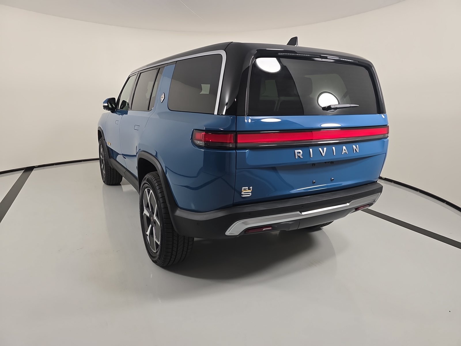 Used 2023 Rivian R1S Adventure Quad AWD/4WD image 3