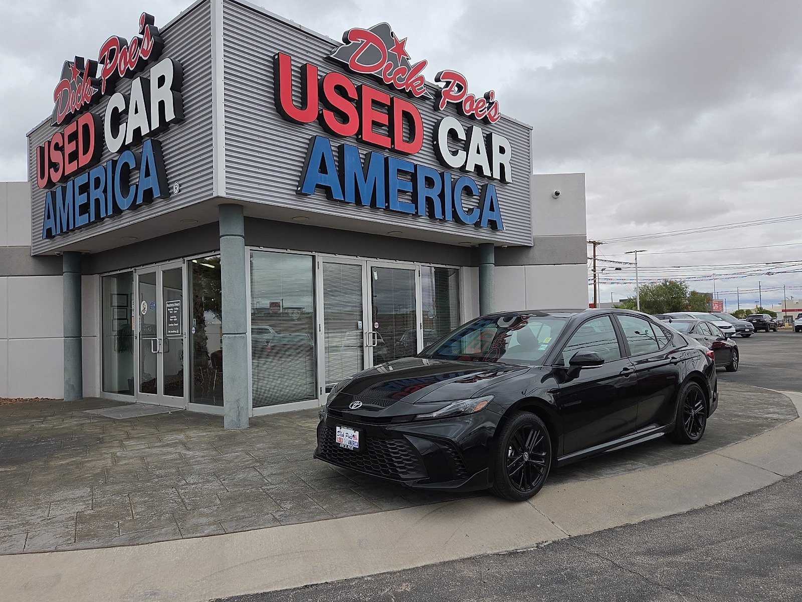 Used 2026 Toyota Camry SE FWD image 1