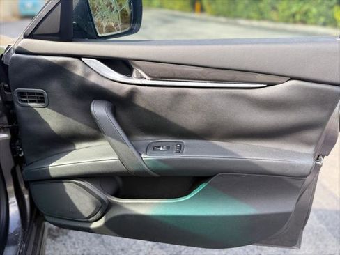 Used 2015 Maserati Ghibli RWD image 24