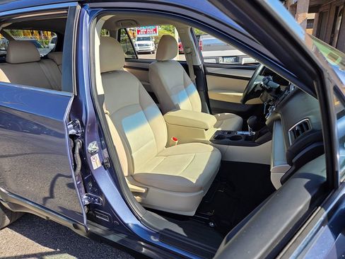 Used 2017 Subaru Outback 2.5i Premium w/ Popular Package #2 AWD/4WD image 46