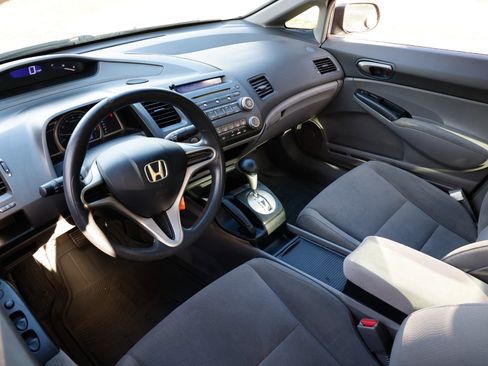 Used 2010 Honda Civic DX-VP image 4