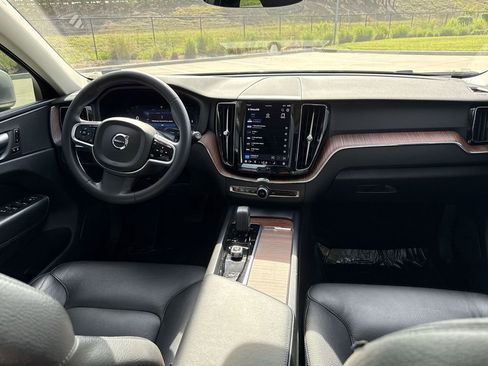 Used 2023 Volvo XC60 B5 Plus AWD/4WD image 19