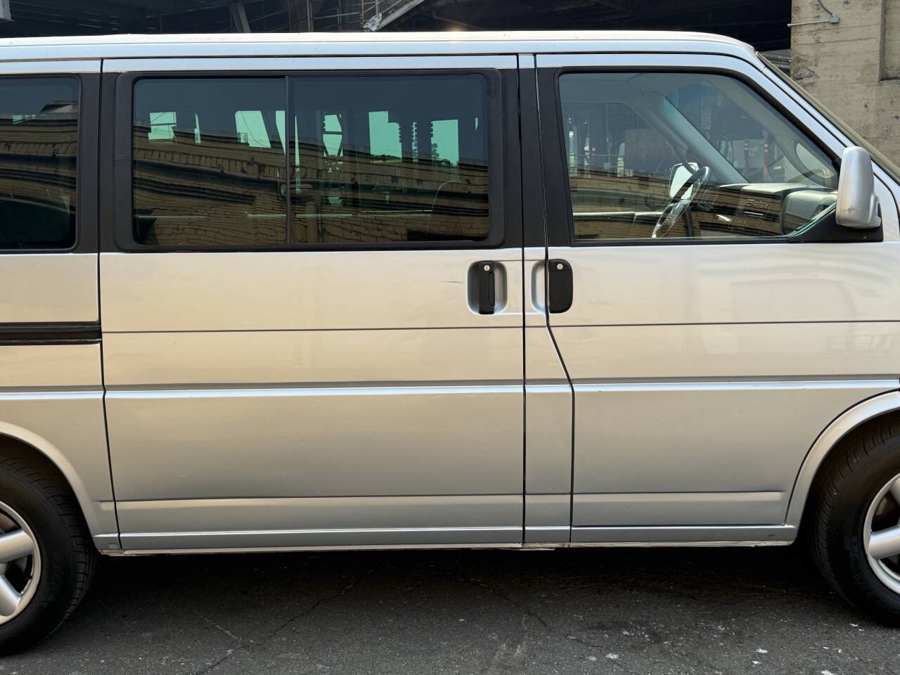 Used 2003 Volkswagen Eurovan MV FWD image 23