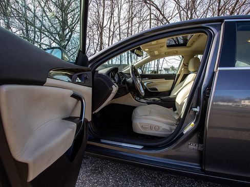 Used 2011 Buick Regal CXL w/ RL6 Preferred Equipment Group image 8