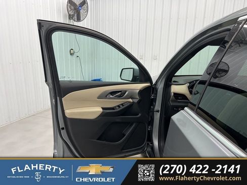 Used 2023 Chevrolet Traverse LS w/ Safety Package image 8