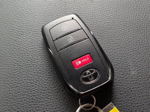 Used 2025 Toyota Tacoma SR5 AWD/4WD image 28