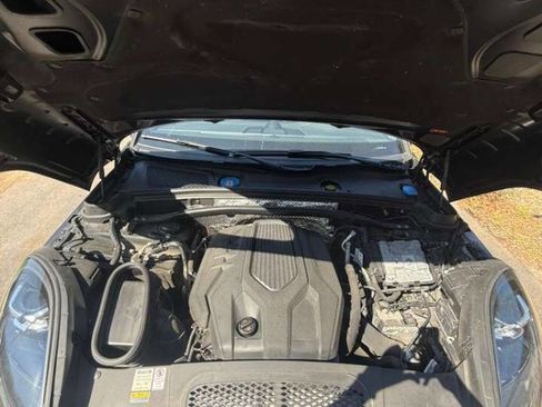 Used 2022 Porsche Macan Base AWD 4dr SUV image 15