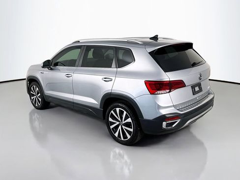 Used 2023 Volkswagen Taos SE AWD/4WD image 3