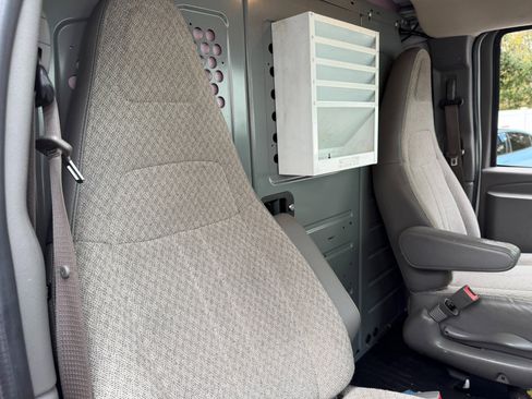 Used 2020 Chevrolet Express 2500 w/ Enhanced Convenience Package image 36