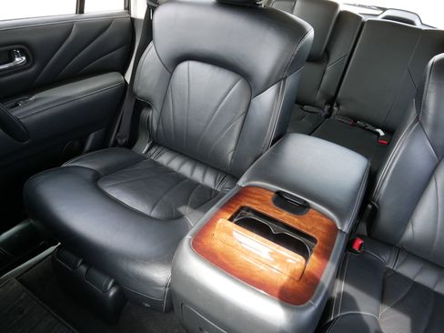 Used 2015 INFINITI QX80 4WD w/ Deluxe Technology Package image 12