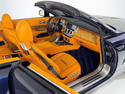 Used 2021 Rolls-Royce Dawn RWD image 30