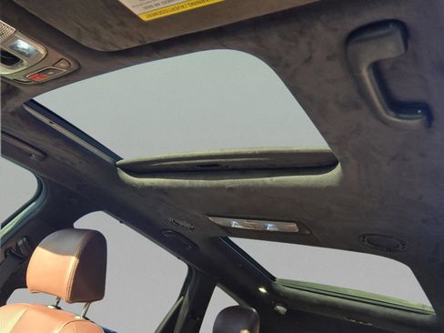 Used 2024 Kia Telluride SX Prestige w/ Towing Package image 36