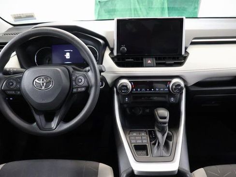 Used 2024 Toyota RAV4 XLE image 17