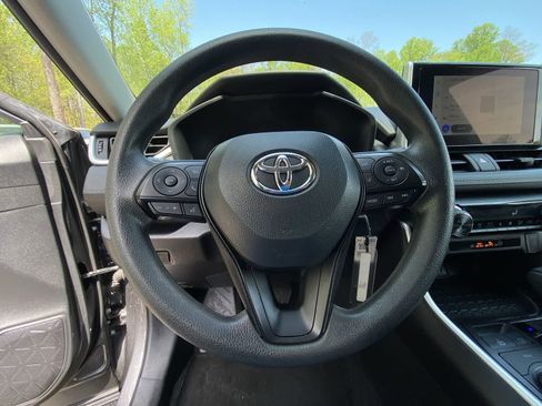 Used 2025 Toyota RAV4 LE AWD/4WD image 25