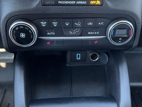 Used 2020 Ford Escape SE image 29