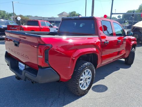 Used 2025 Toyota Tacoma SR AWD/4WD image 4