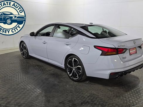 Used 2025 Nissan Altima 2.5 SR FWD image 5
