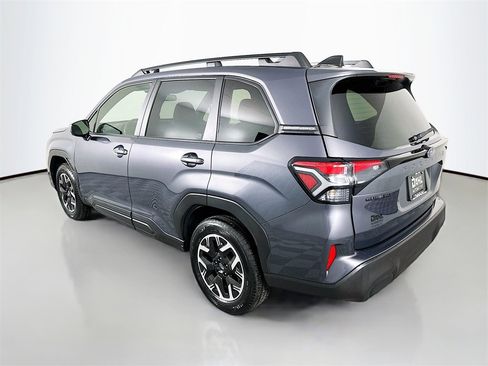 Used 2025 Subaru Forester Premium image 8