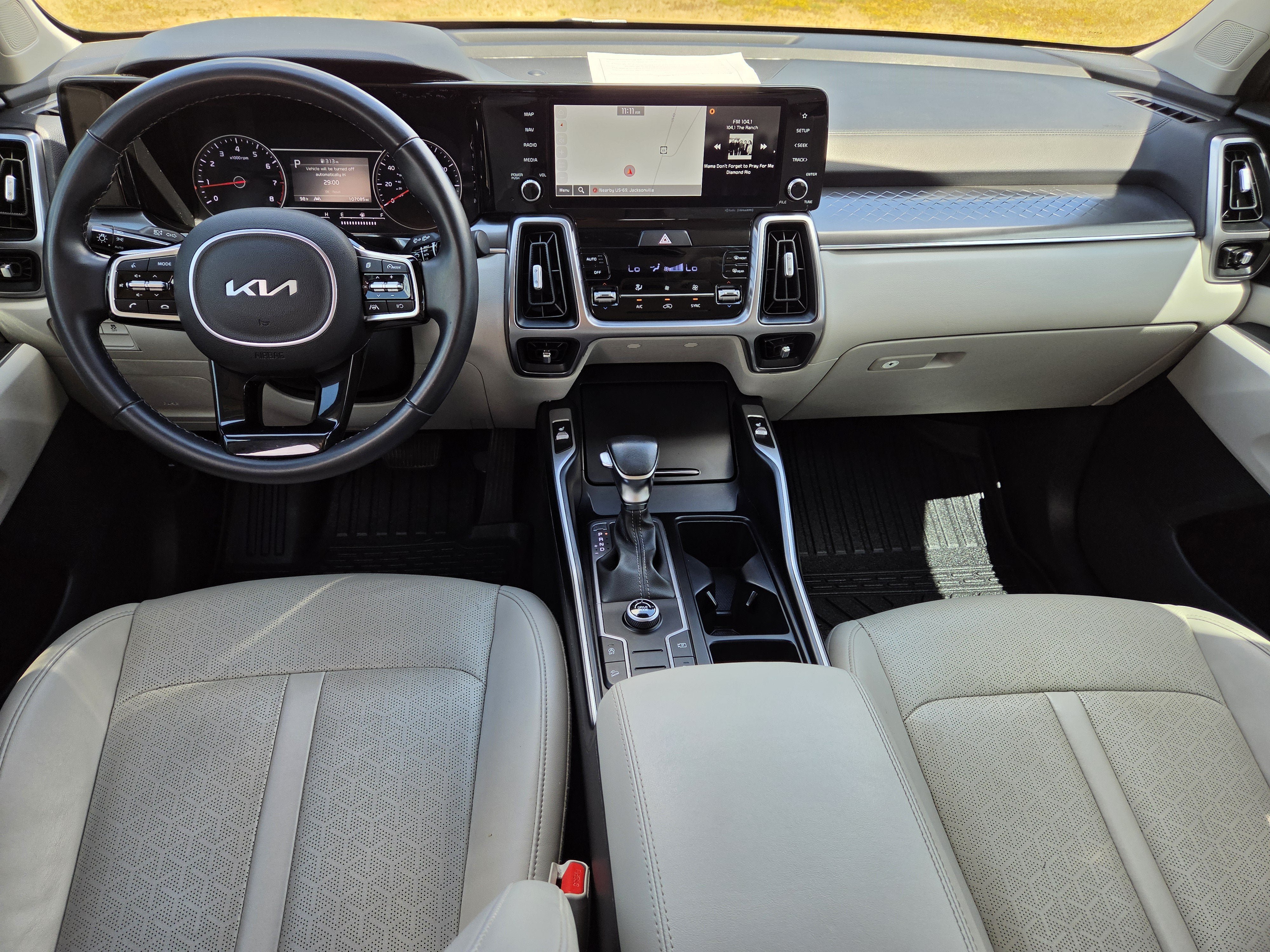 Used 2023 Kia Sorento S w/ Panoramic Sunroof Package FWD image 12