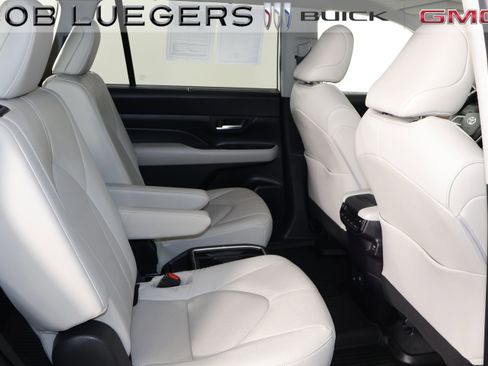 Used 2024 Toyota Grand Highlander XLE image 15