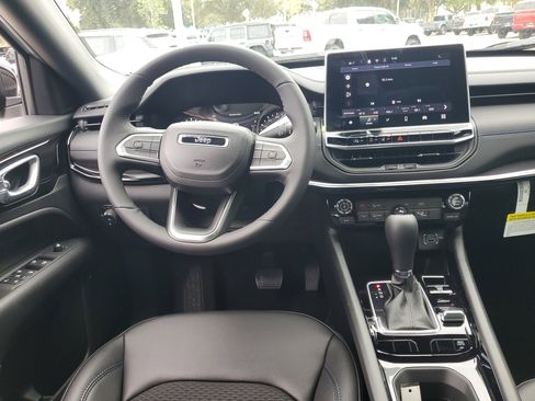 New 2026 Jeep Compass Latitude image 9