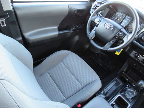Used 2022 Toyota Tacoma SR image 31
