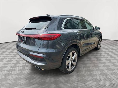 Used 2023 Audi Q3 2.0T Premium w/ Convenience Package AWD/4WD image 2