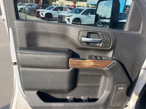 Used 2021 Chevrolet Silverado 2500 High Country w/ Technology Package image 12