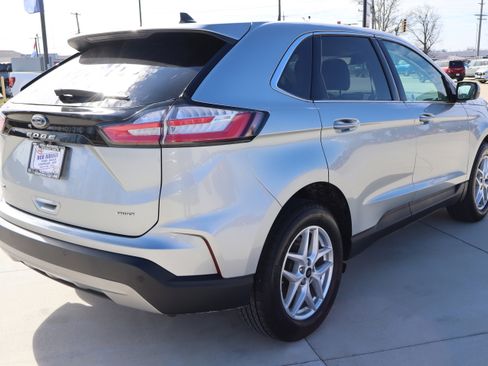 Used 2024 Ford Edge SEL w/ Convenience Package image 5