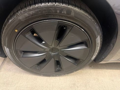 Used 2024 Tesla Model 3 Standard Range RWD image 2