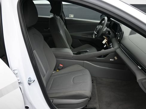 Certified 2025 Hyundai Elantra SE w/ Cargo Package FWD image 24