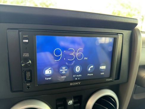 Used 2010 Jeep Wrangler Unlimited Sahara w/ Dual Top Group AWD/4WD image 27
