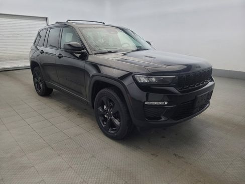 Used 2023 Jeep Grand Cherokee Limited w/ Black Appearance Package AWD/4WD image 13