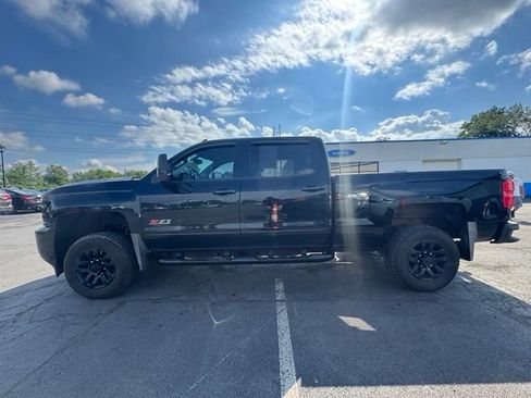 Used 2018 Chevrolet Silverado 2500 LT w/ Midnight Edition AWD/4WD image 5