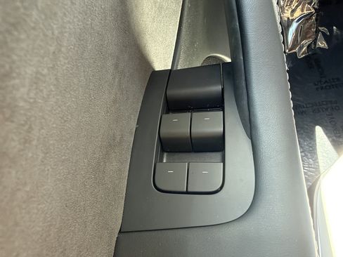 Used 2024 Tesla Model Y 2WD image 32