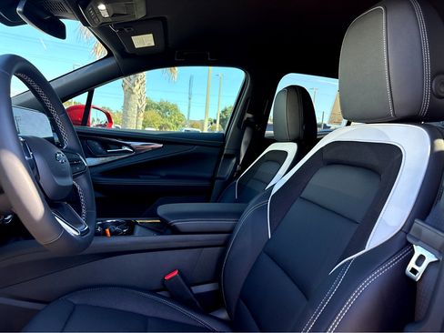 New 2025 Chevrolet Blazer EV LT image 19