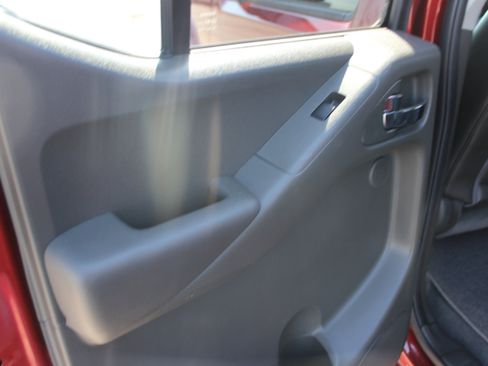 Used 2020 Nissan Frontier PRO-4X image 13