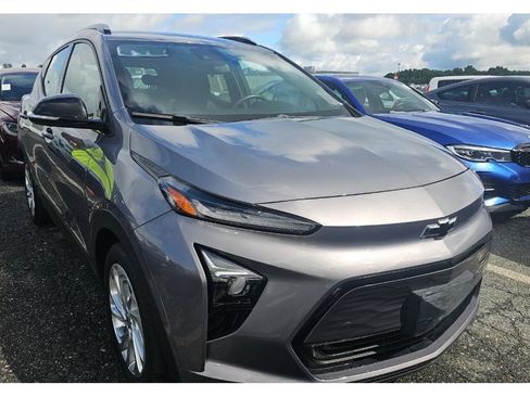 Used 2023 Chevrolet Bolt EUV LT w/ Driver Confidence Package FWD image 2