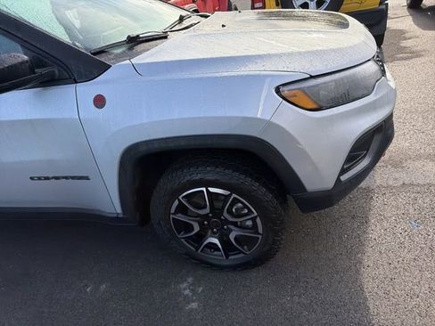 Used 2025 Jeep Compass Trailhawk w/ Trailhawk Elite Group AWD/4WD image 4