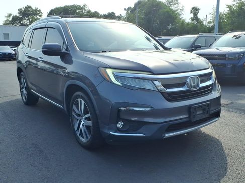 Used 2019 Honda Pilot Touring image 3