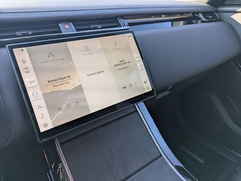 New 2026 Land Rover Range Rover Velar Dynamic SE image 11