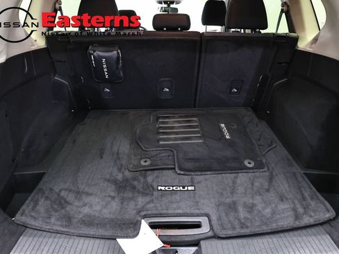 Used 2023 Nissan Rogue SV AWD/4WD image 9