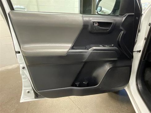 Used 2020 Toyota Tacoma SR image 10